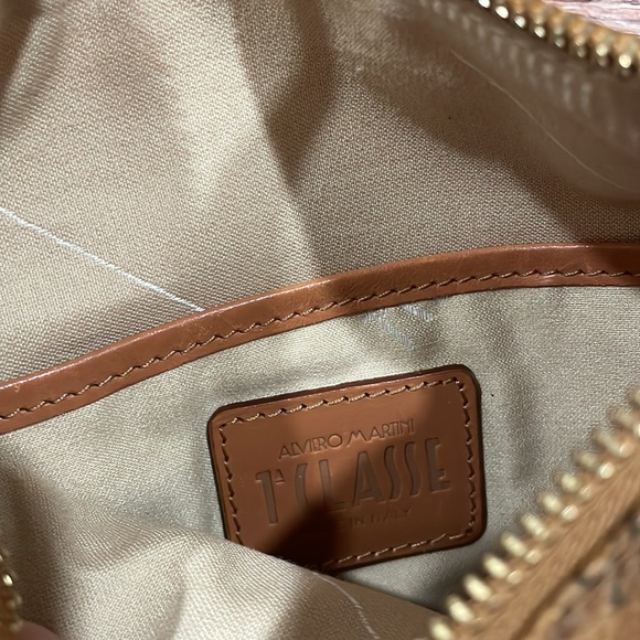1A Classe Alviero Martini Italy Crossbody - Picture 3 of 5